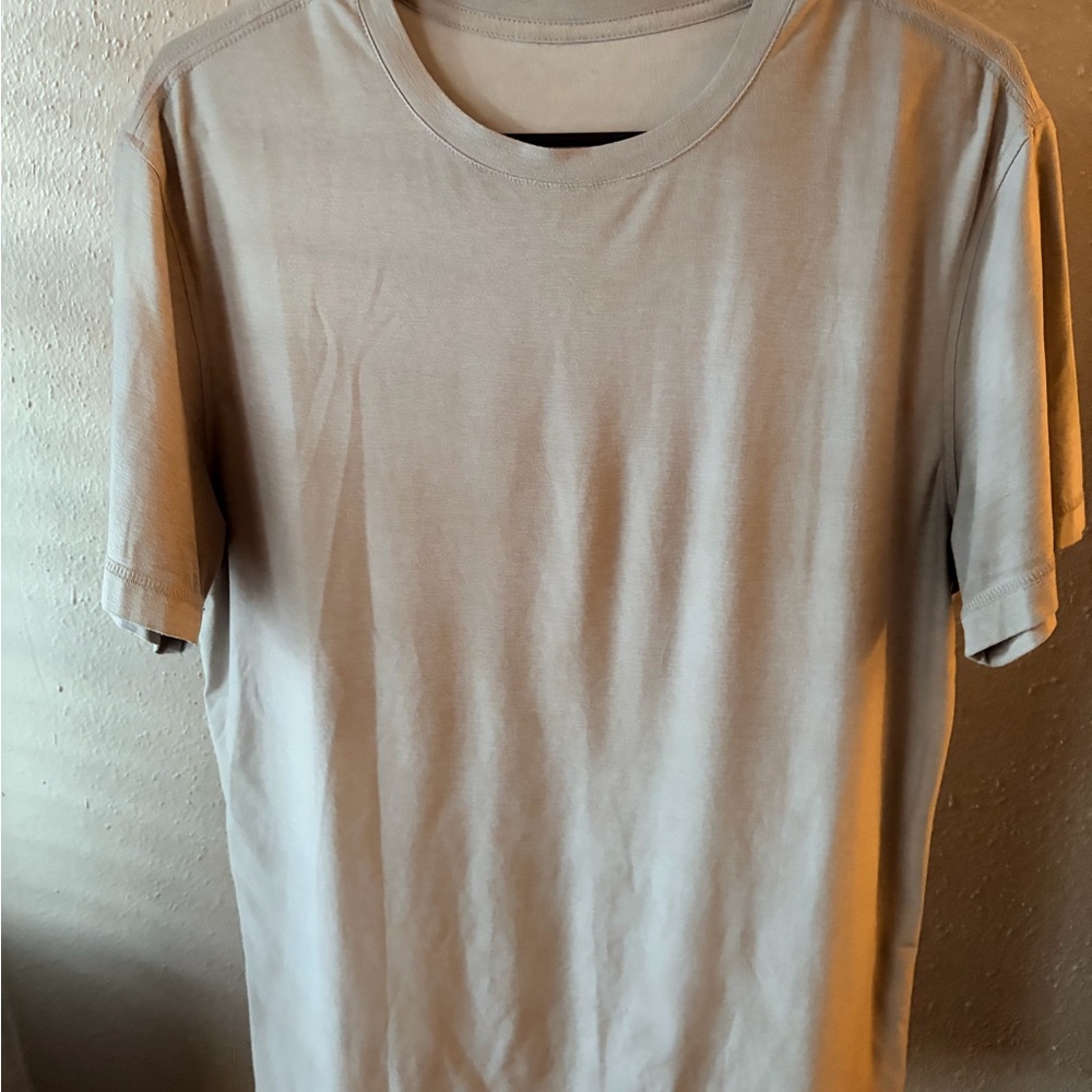 Vuori, Mens Medium, Strato Tech T shirt, Platinum Heather
